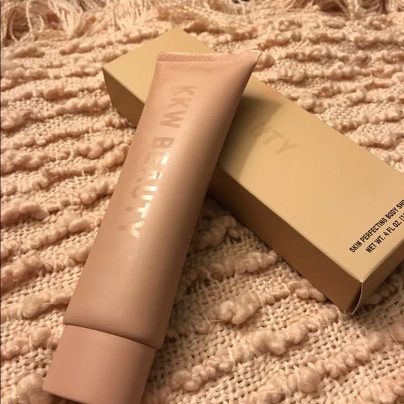 Kkw Beauty skin perfecting body shimmer Bronze - Picture 3 of 4